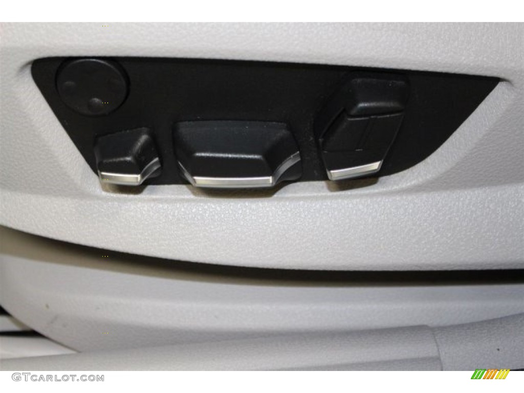 2012 BMW 5 Series 535i Sedan Controls Photo #103356209