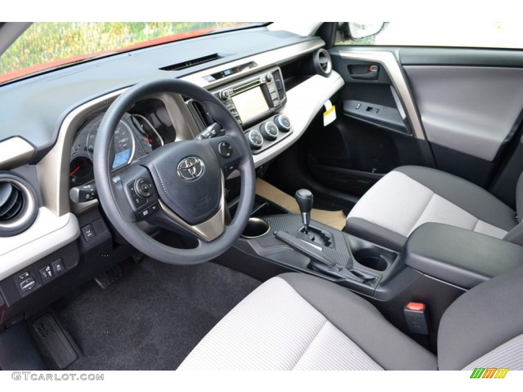 Ash Interior 2015 Toyota RAV4 LE Photo #103365519