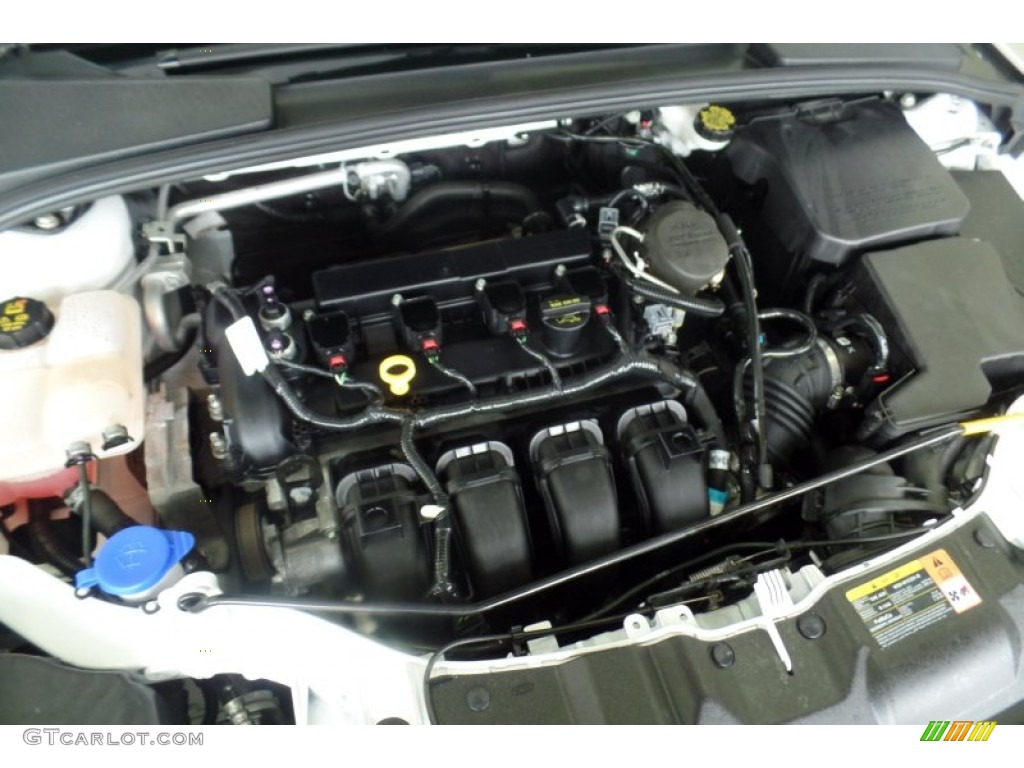 2013 Ford Focus SE Sedan Engine Photos