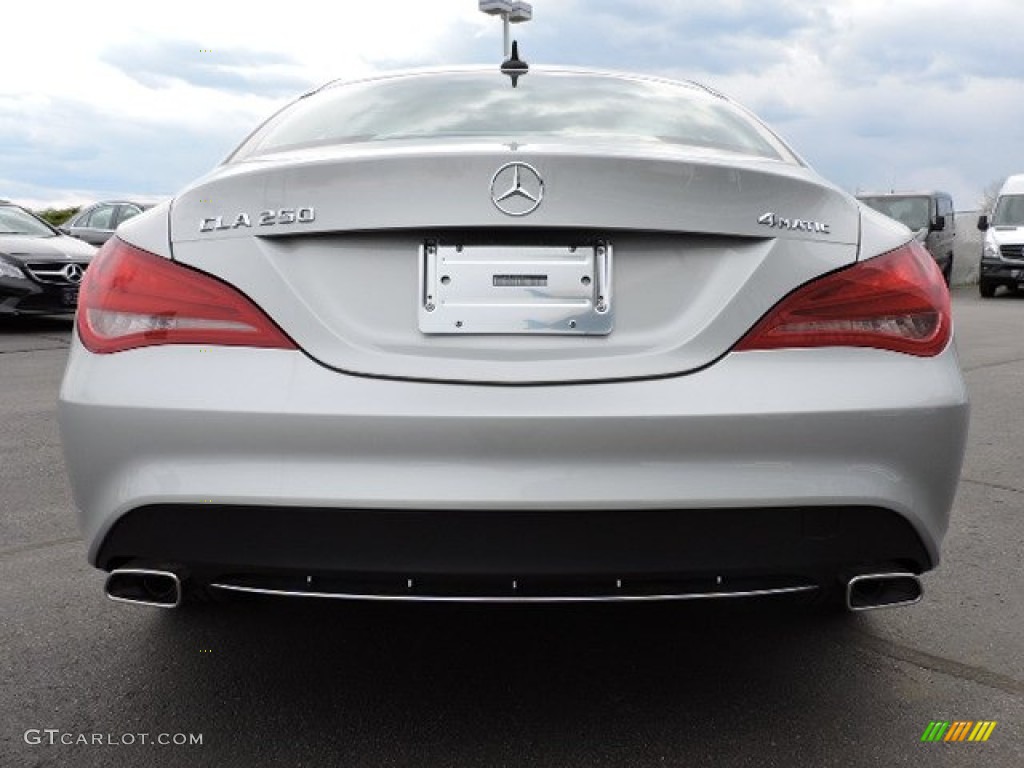 2015 Mercedes-Benz CLA 250 4Matic Marks and Logos Photos