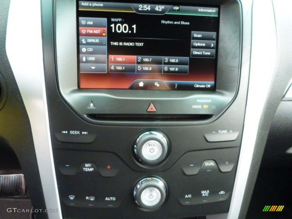 2015 Explorer XLT 4WD - Oxford White / Charcoal Black photo #15