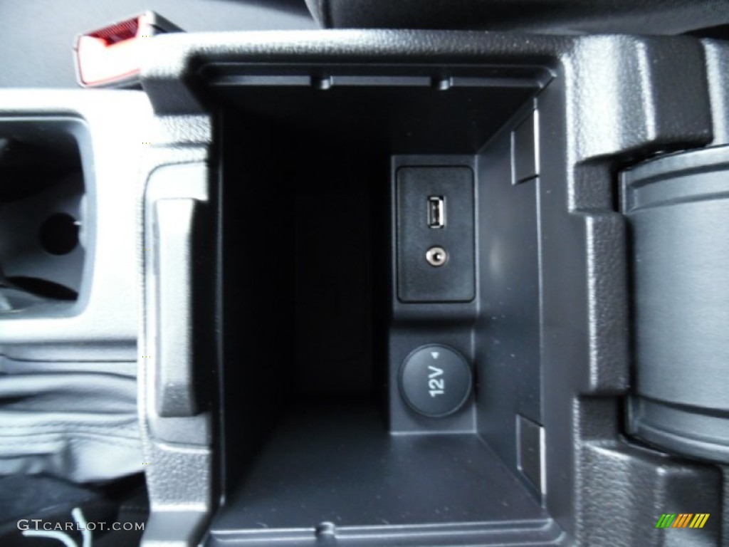 2015 Focus SE Sedan - Ingot Silver Metallic / Charcoal Black photo #19