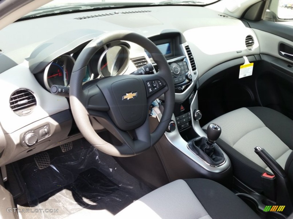 Jet Black/Medium Titanium Interior 2015 Chevrolet Cruze L Photo #103409326