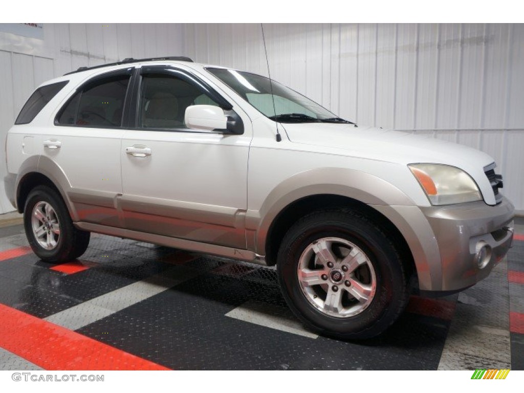 2005 Sorento EX 4WD - Clear White / Beige photo #6