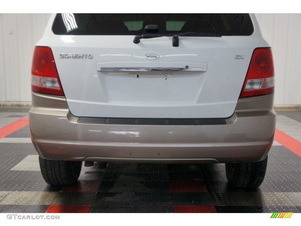 2005 Sorento EX 4WD - Clear White / Beige photo #49