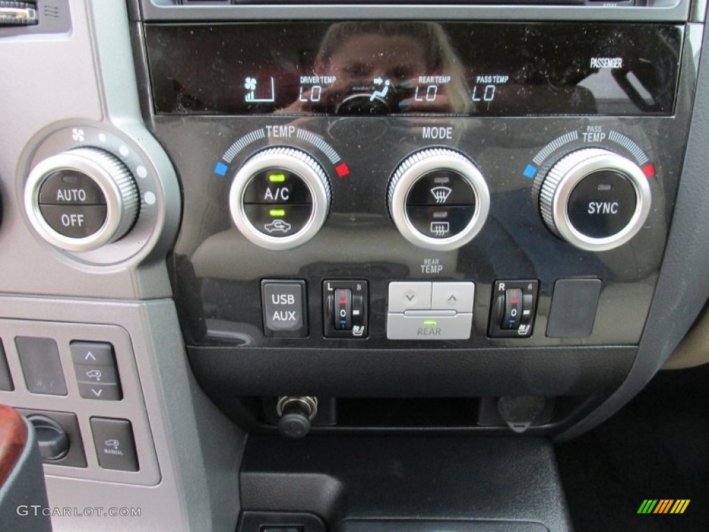 2015 Toyota Sequoia Platinum Controls Photo #103430521