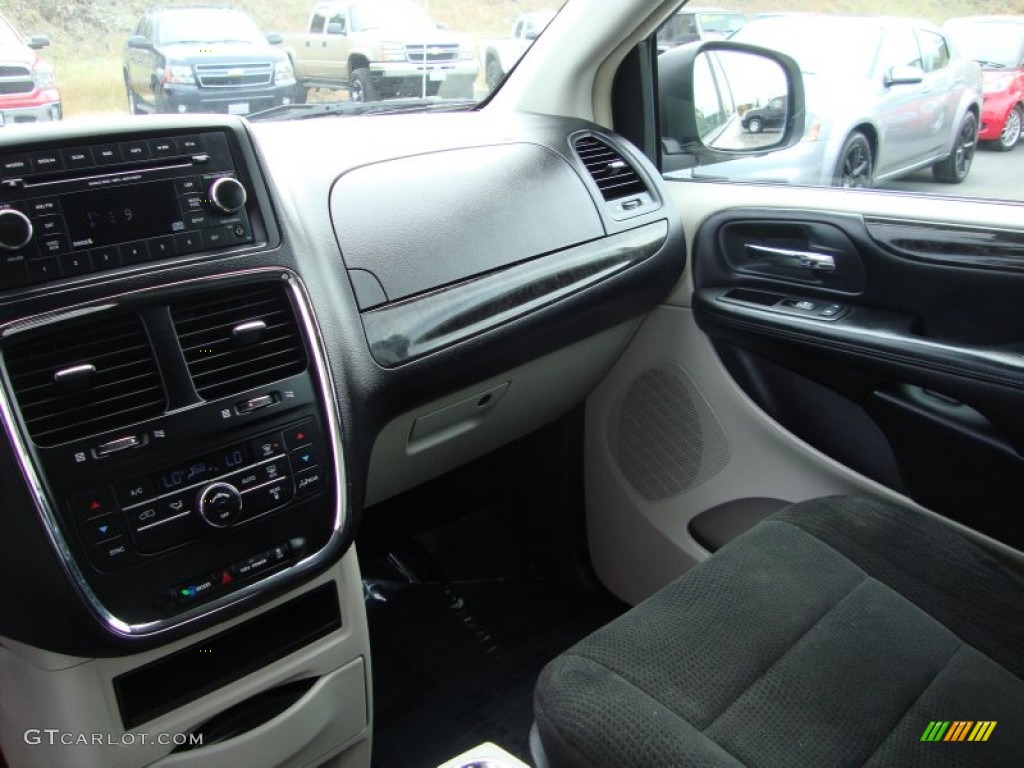 2012 Grand Caravan Crew - Stone White / Black/Light Graystone photo #15