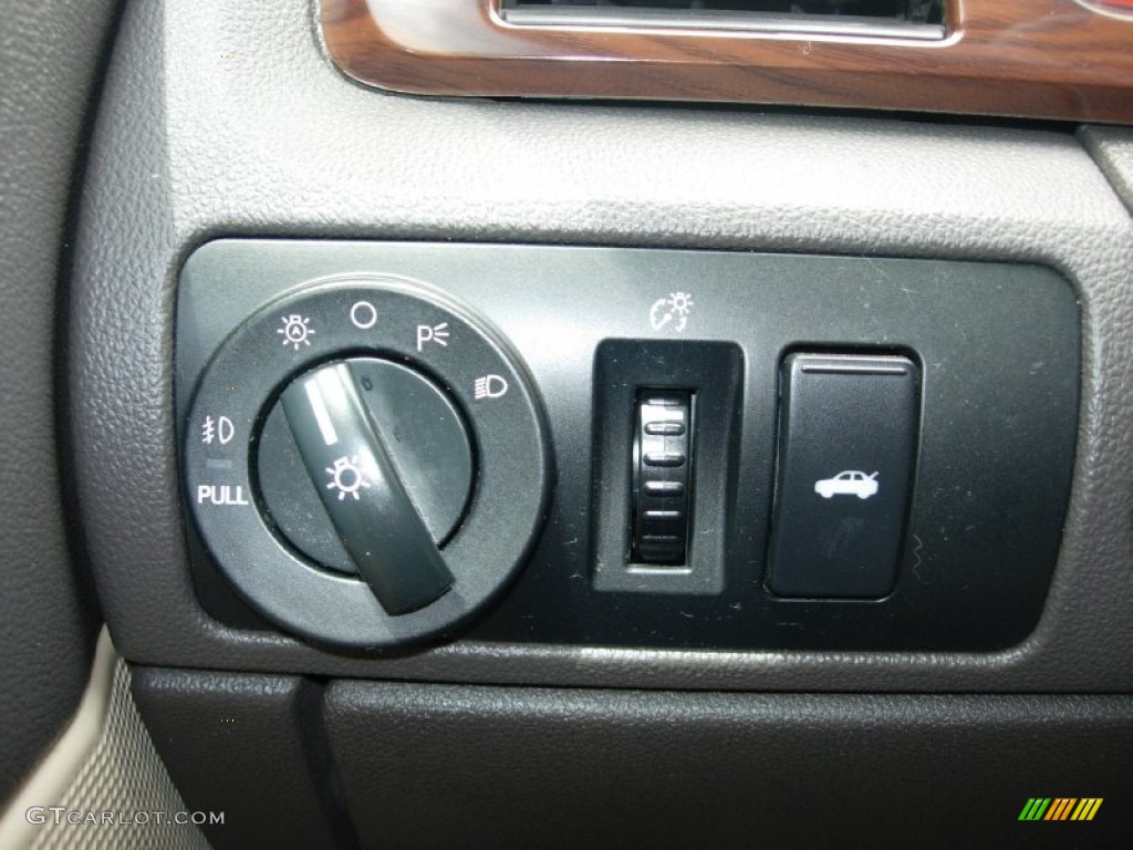 2008 Ford Taurus SEL Controls Photo #103435468