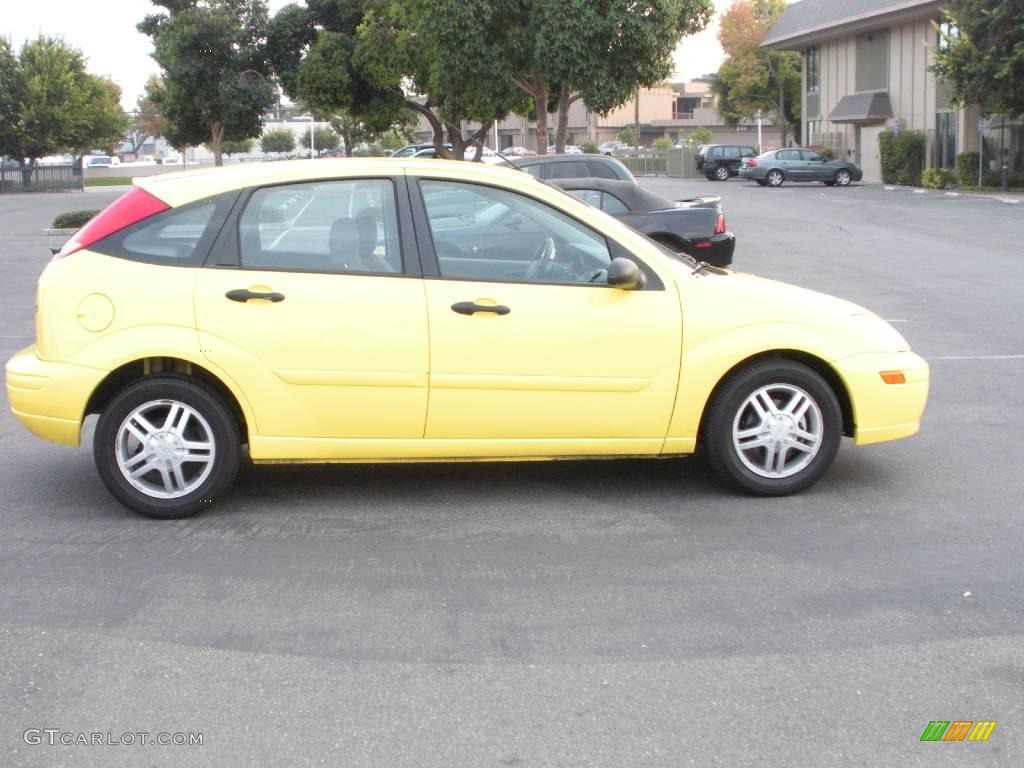 2002 Focus ZX5 Hatchback - Egg Yolk Yellow / Medium Graphite photo #10