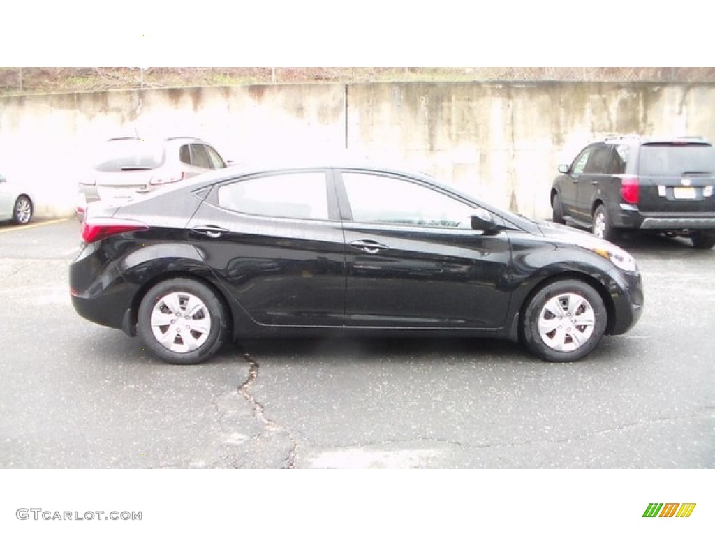 2016 Elantra SE - Phantom Black / Beige photo #3