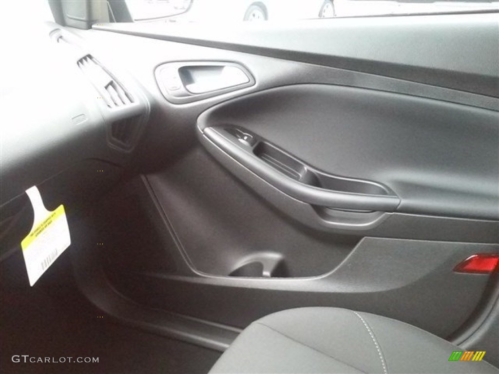 2015 Focus SE Sedan - Magnetic Metallic / Charcoal Black photo #74