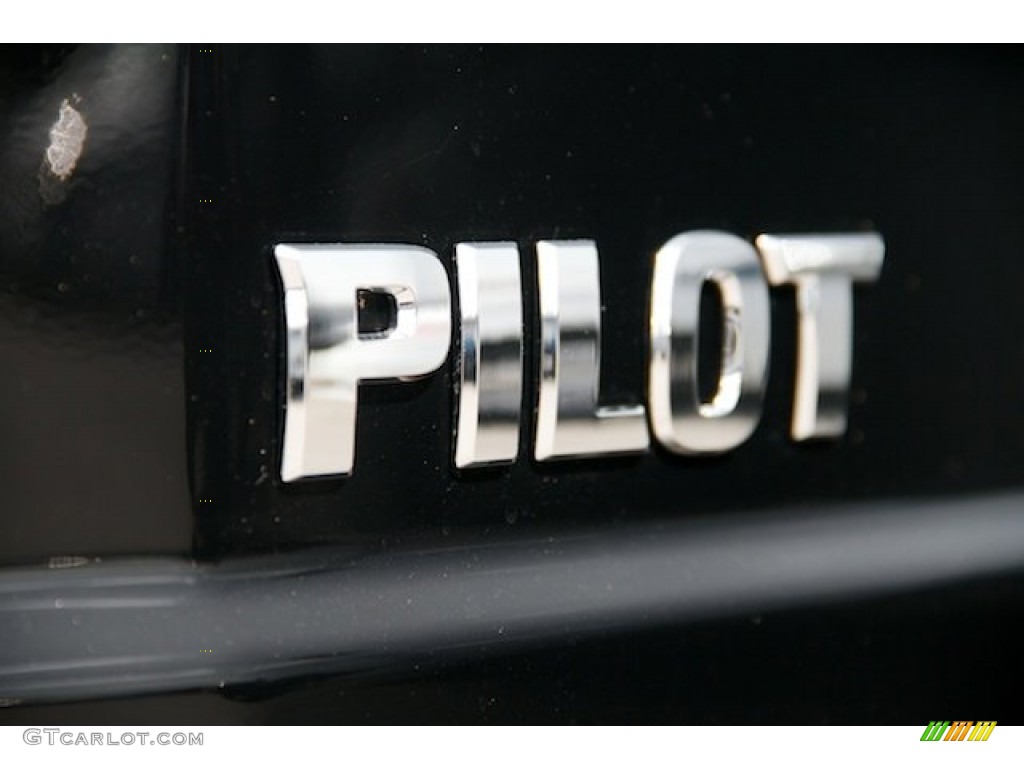 2015 Pilot SE - Crystal Black Pearl / Gray photo #3