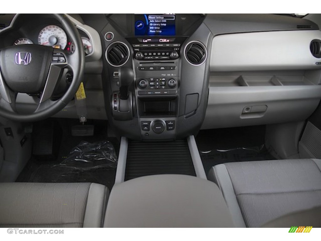 2015 Pilot SE - Crystal Black Pearl / Gray photo #16