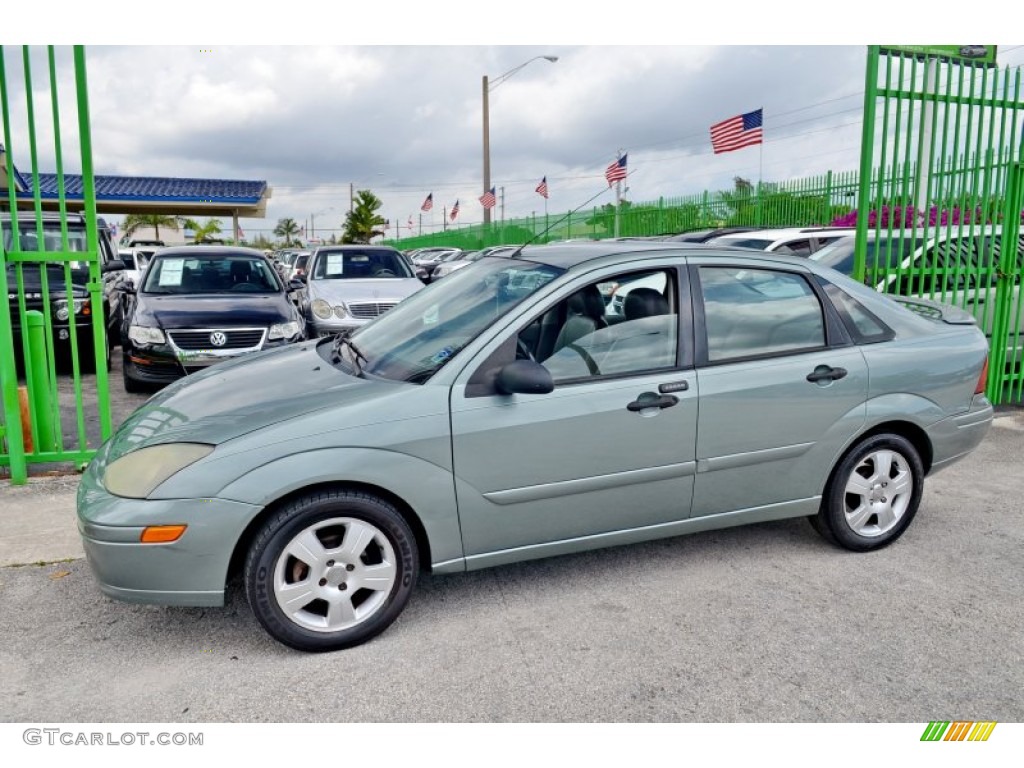 2003 Focus ZTS Sedan - Light Tundra Metallic / Medium Graphite photo #5