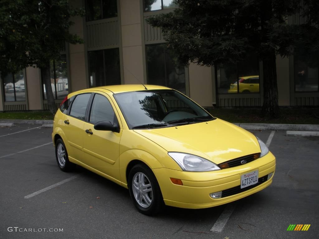 2002 Focus ZX5 Hatchback - Egg Yolk Yellow / Medium Graphite photo #48