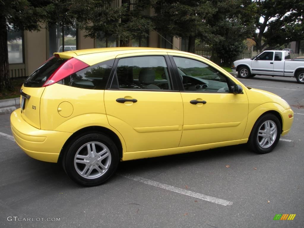 2002 Focus ZX5 Hatchback - Egg Yolk Yellow / Medium Graphite photo #54