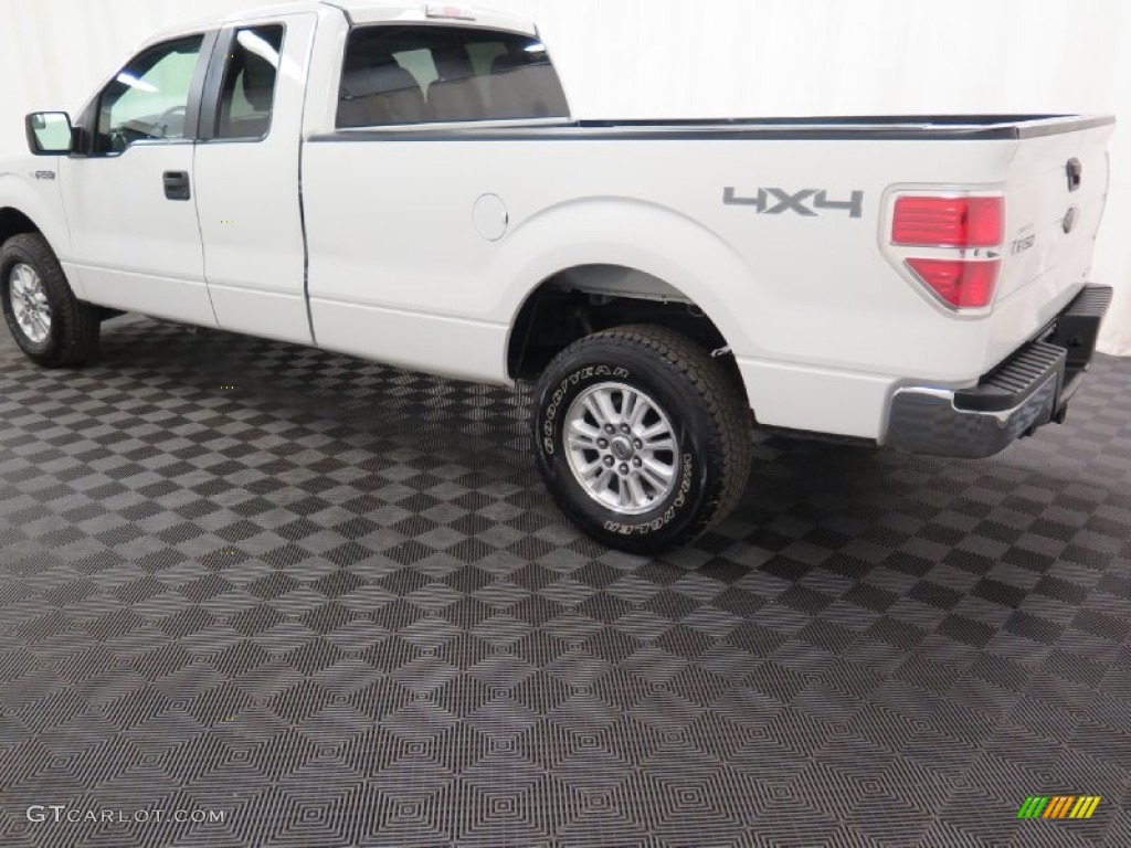 2011 F150 XL SuperCab 4x4 - Oxford White / Steel Gray photo #4