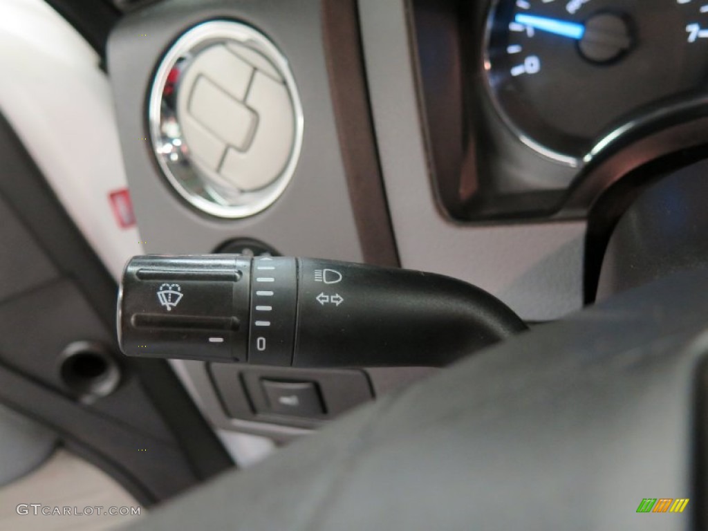 2011 F150 XL SuperCab 4x4 - Oxford White / Steel Gray photo #19