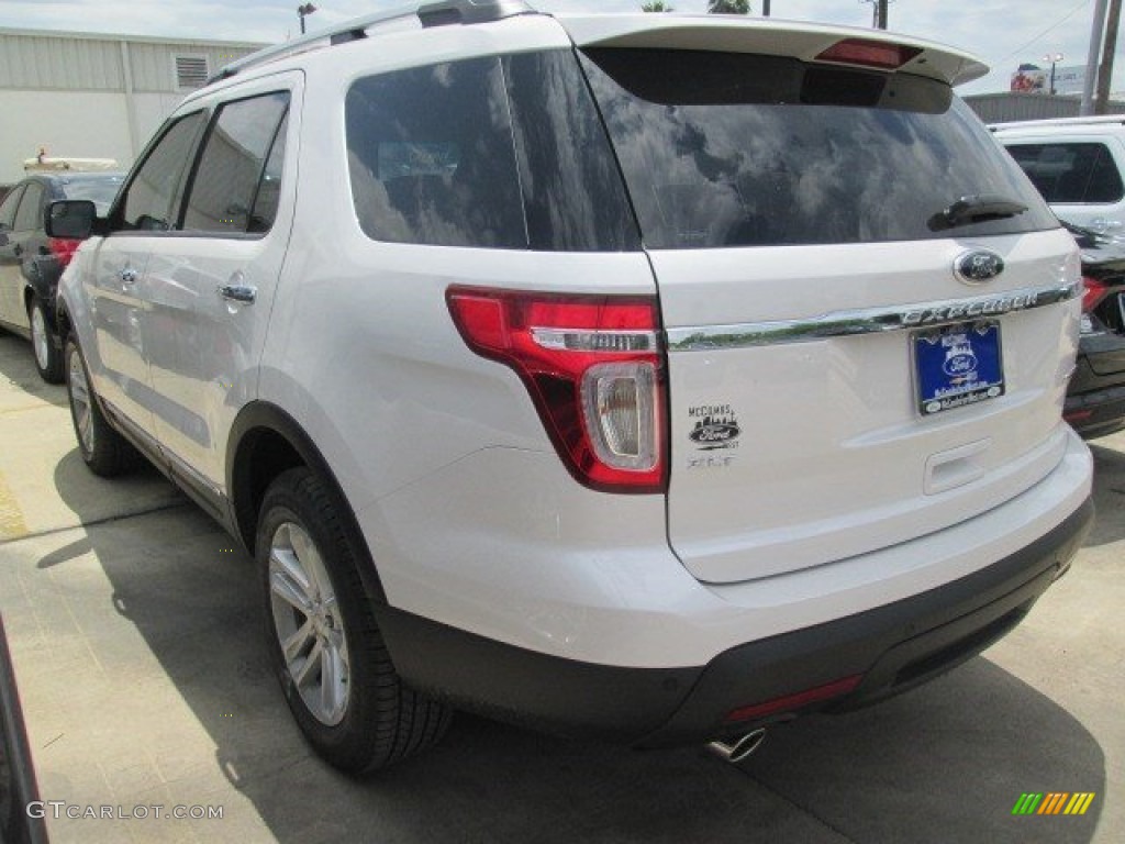 2015 Explorer XLT - White Platinum / Medium Light Stone photo #10