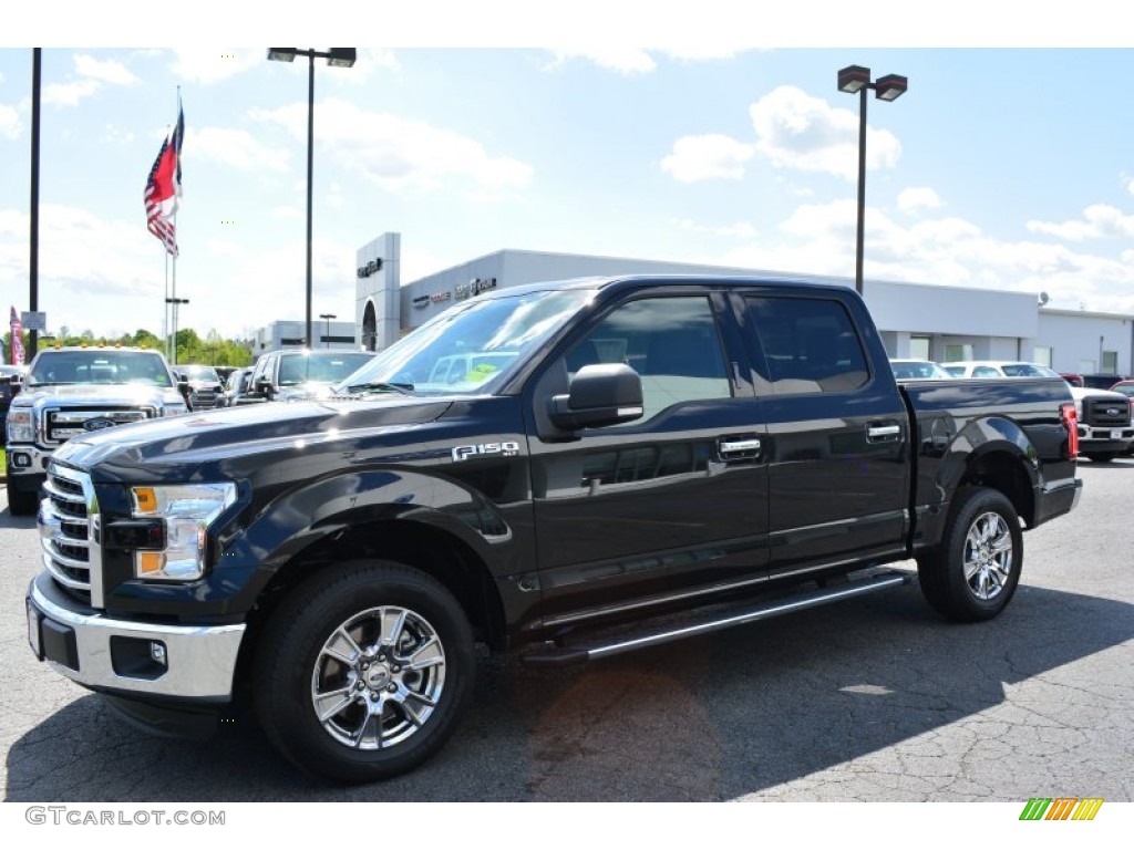 2015 F150 XLT SuperCrew - Tuxedo Black Metallic / Medium Earth Gray photo #3