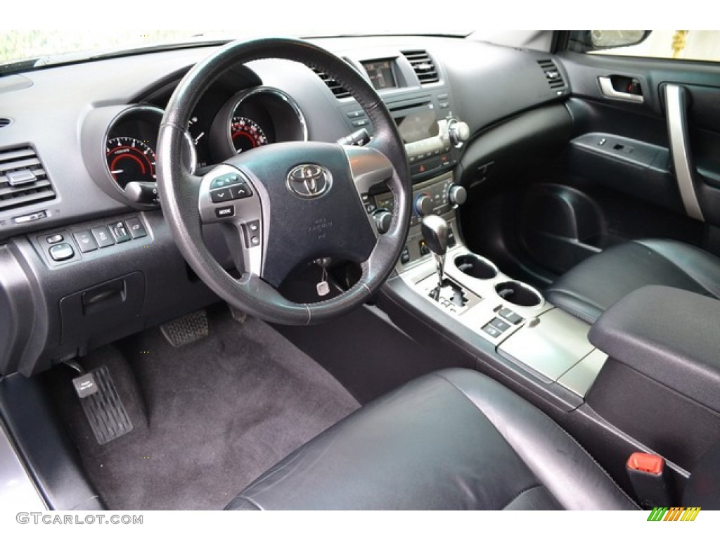 Black Interior 2011 Toyota Highlander SE 4WD Photo #103497089