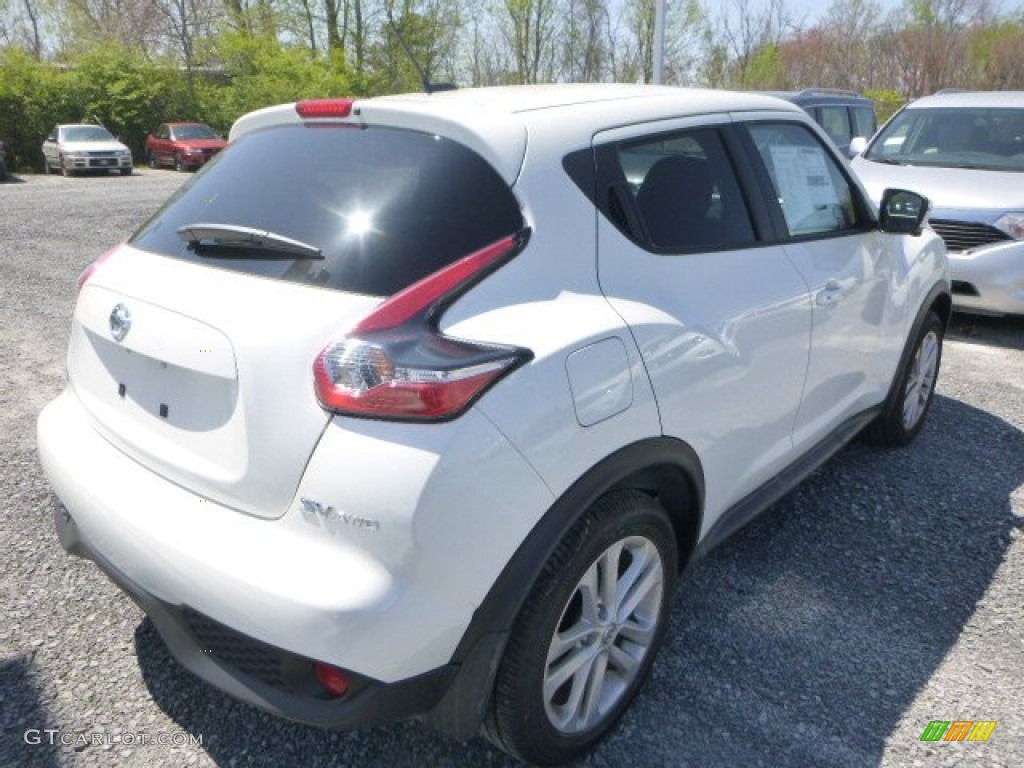 2015 Juke S AWD - Pearl White / Black/Red photo #7