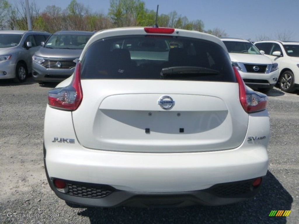 2015 Juke S AWD - Pearl White / Black/Red photo #8