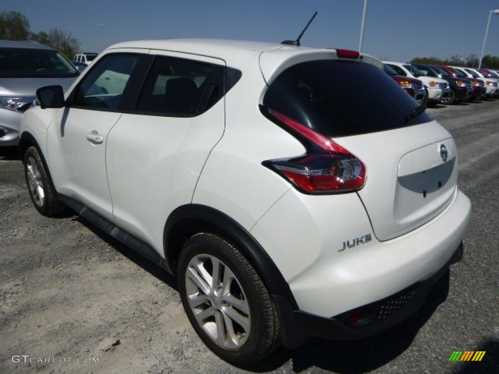 2015 Juke S AWD - Pearl White / Black/Red photo #9