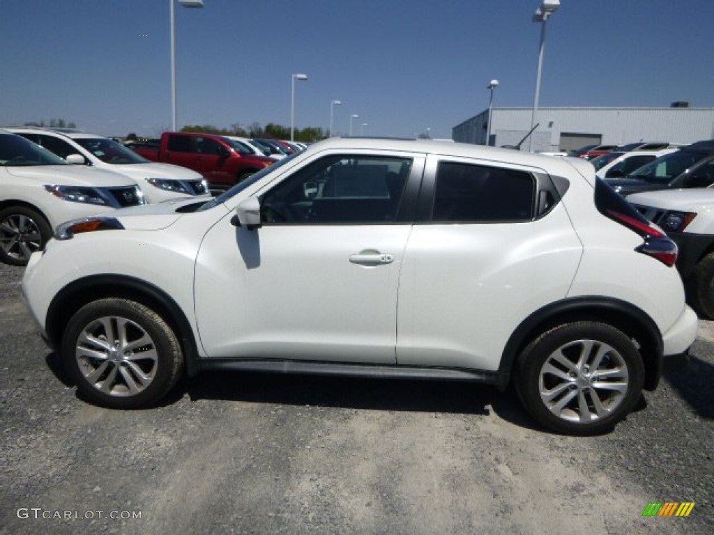 2015 Juke S AWD - Pearl White / Black/Red photo #10