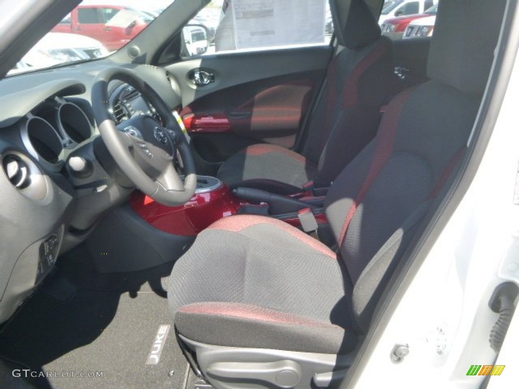 2015 Juke S AWD - Pearl White / Black/Red photo #13