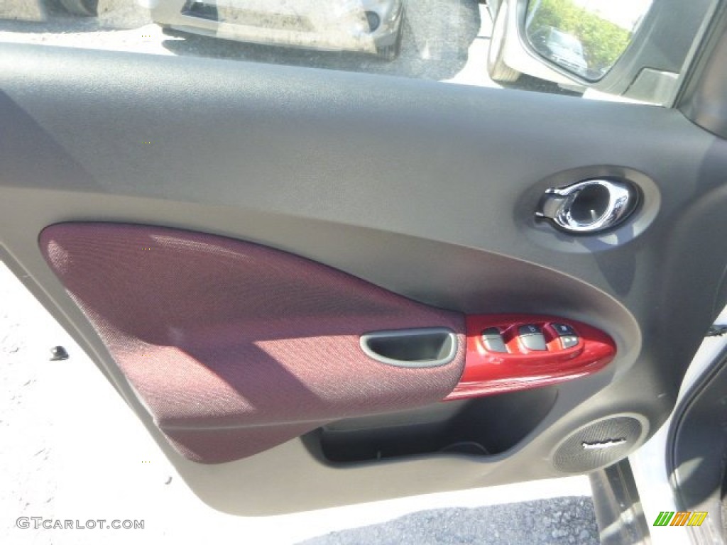 2015 Juke S AWD - Pearl White / Black/Red photo #14