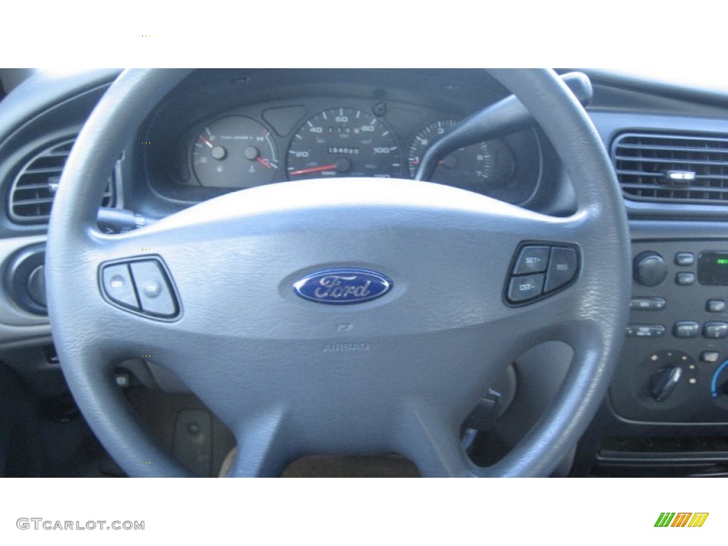 2002 Taurus SE - Matador Red Metallic / Medium Graphite photo #10