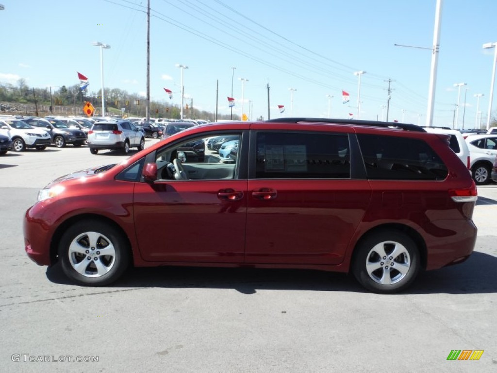 2013 Sienna LE - Salsa Red Pearl / Light Gray photo #5