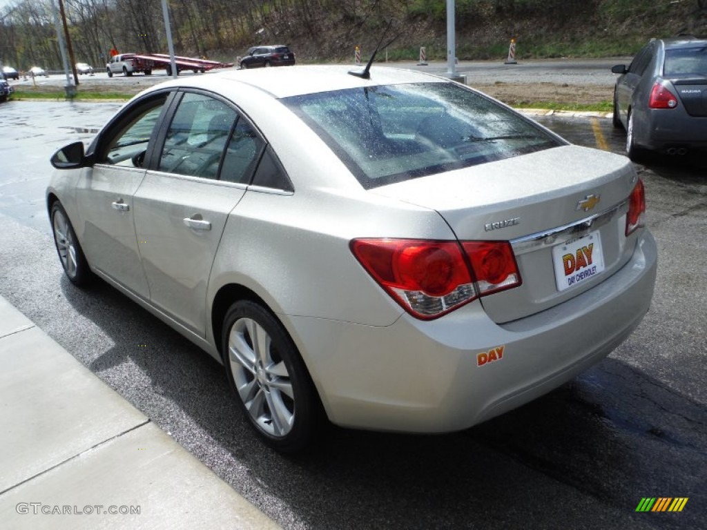 2013 Cruze LTZ - Champagne Silver Metallic / Cocoa/Light Neutral photo #9
