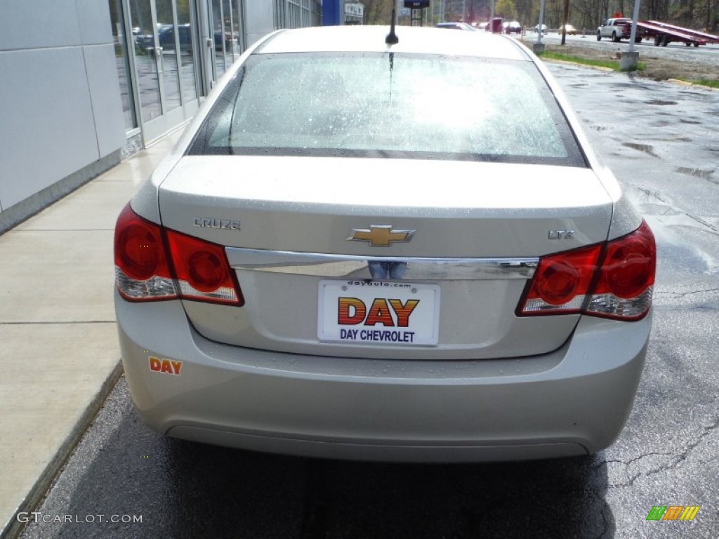 2013 Cruze LTZ - Champagne Silver Metallic / Cocoa/Light Neutral photo #10