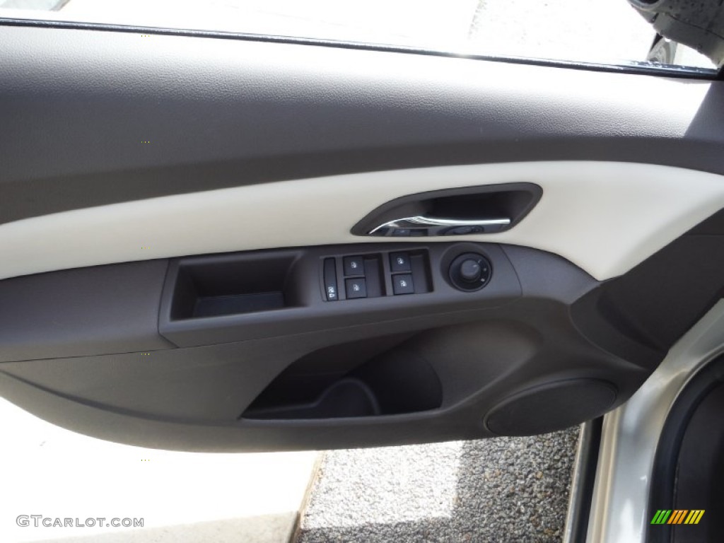 2013 Cruze LTZ - Champagne Silver Metallic / Cocoa/Light Neutral photo #15