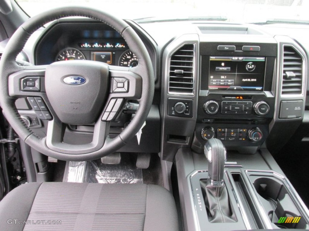 2015 Ford F150 XLT SuperCrew 4x4 Black Dashboard Photo #103516214