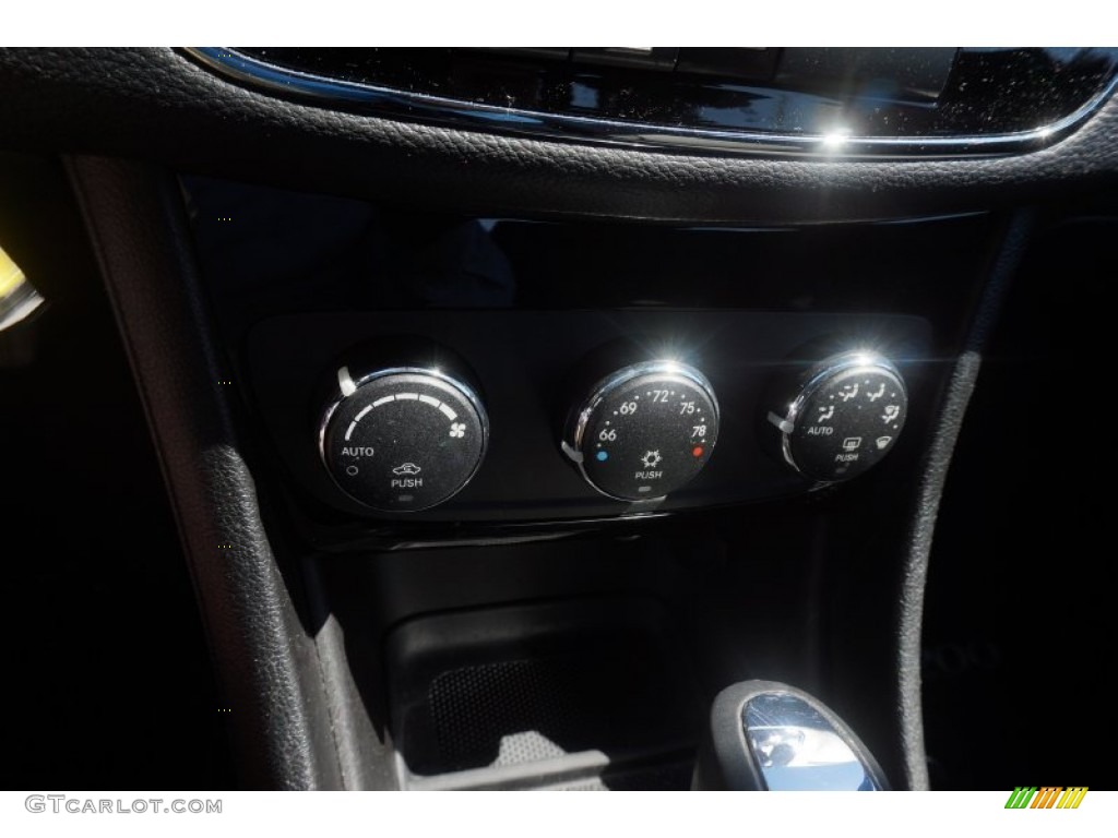 2014 200 Touring Sedan - Black Clear Coat / Black photo #24