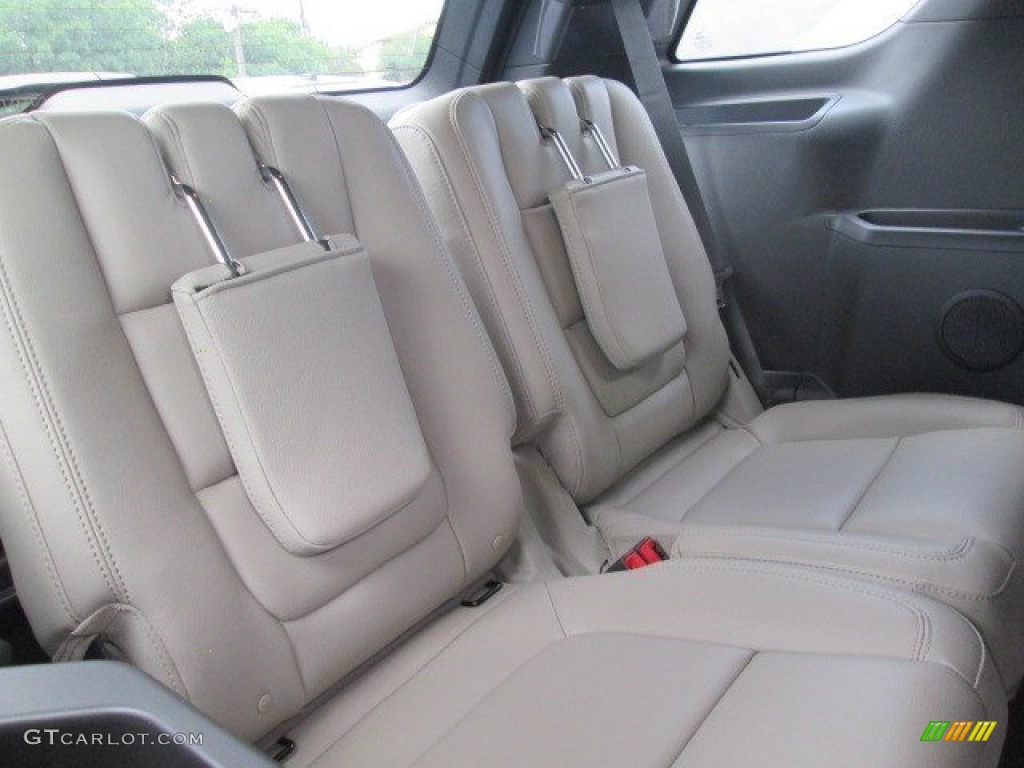 2015 Explorer XLT - White Platinum / Medium Light Stone photo #7