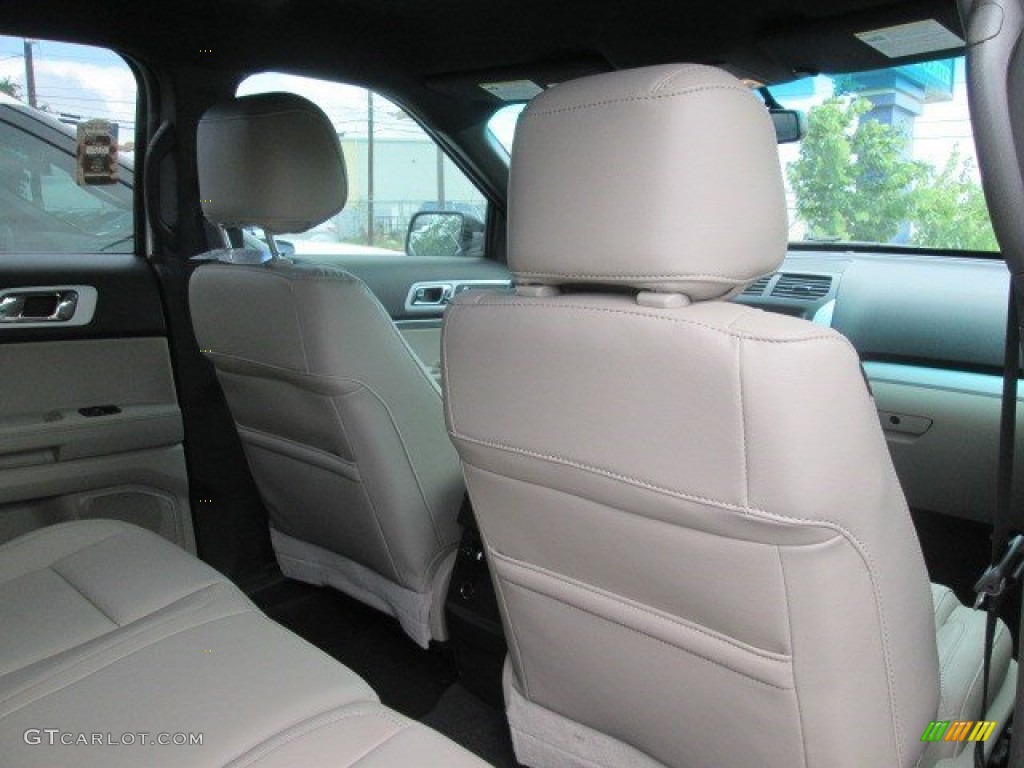 2015 Explorer XLT - White Platinum / Medium Light Stone photo #9