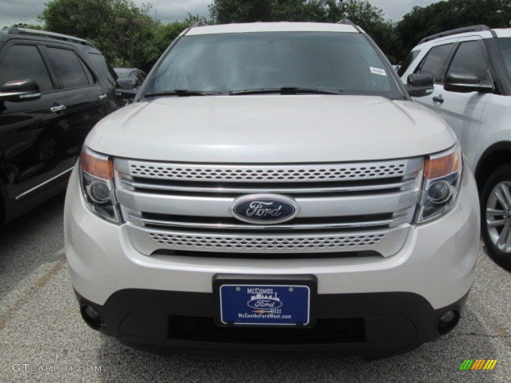 2015 Explorer XLT - White Platinum / Medium Light Stone photo #17