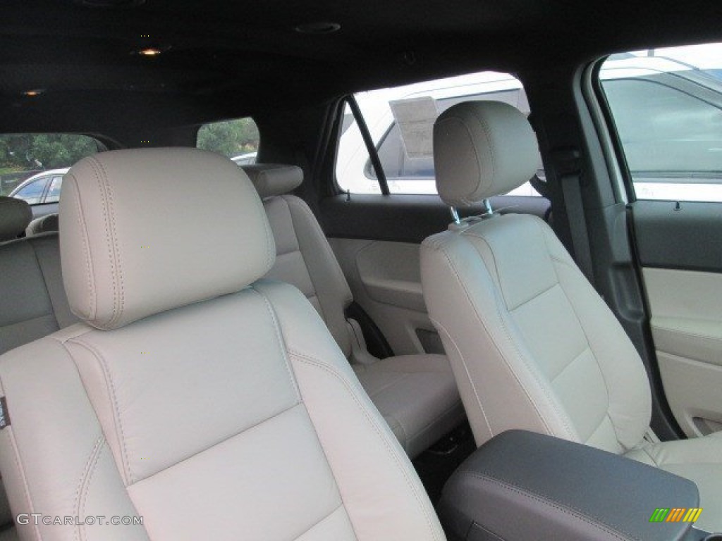 2015 Explorer XLT - White Platinum / Medium Light Stone photo #20