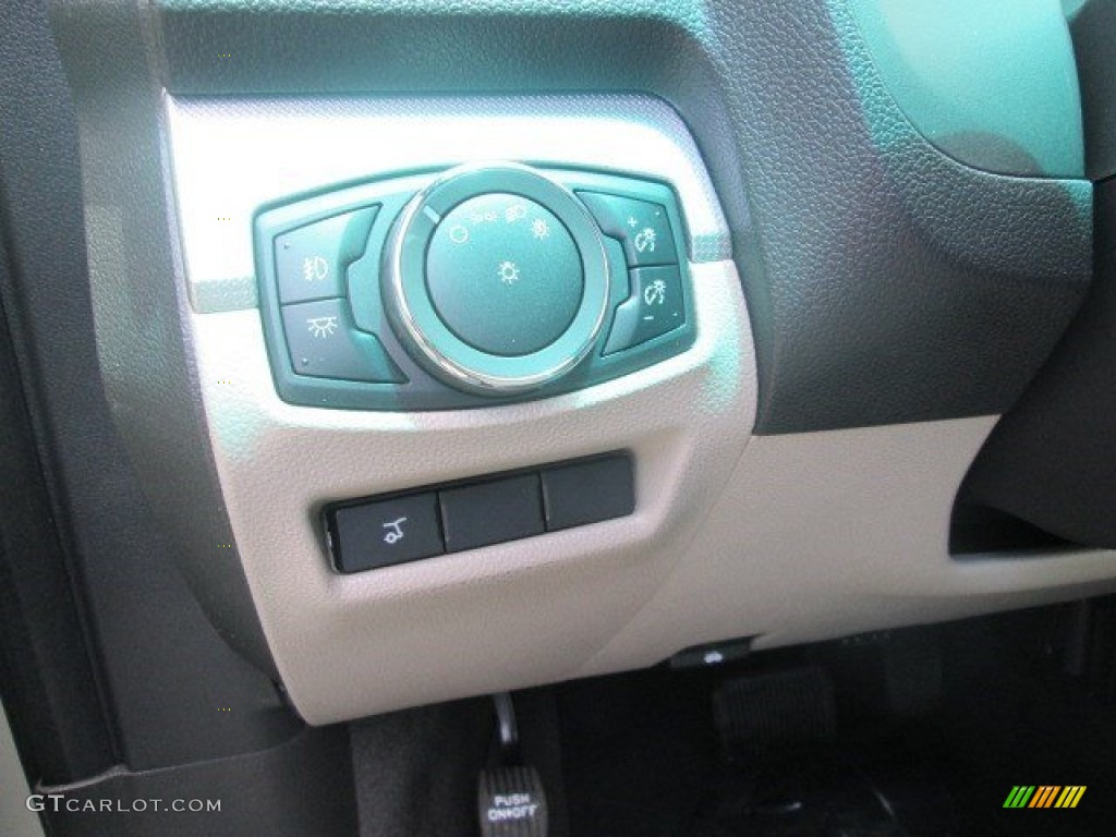 2015 Explorer XLT - White Platinum / Medium Light Stone photo #28