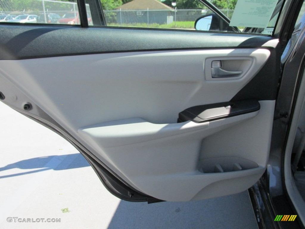 2015 Camry LE - Predawn Gray Mica / Ash photo #17