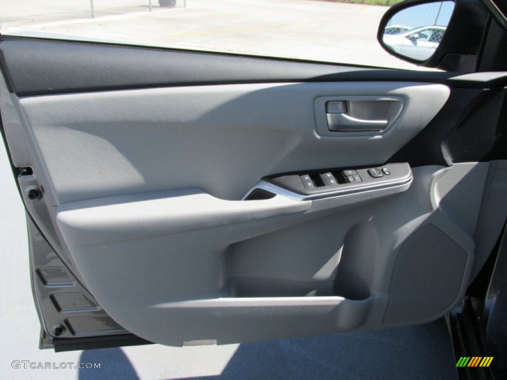 2015 Camry LE - Predawn Gray Mica / Ash photo #19