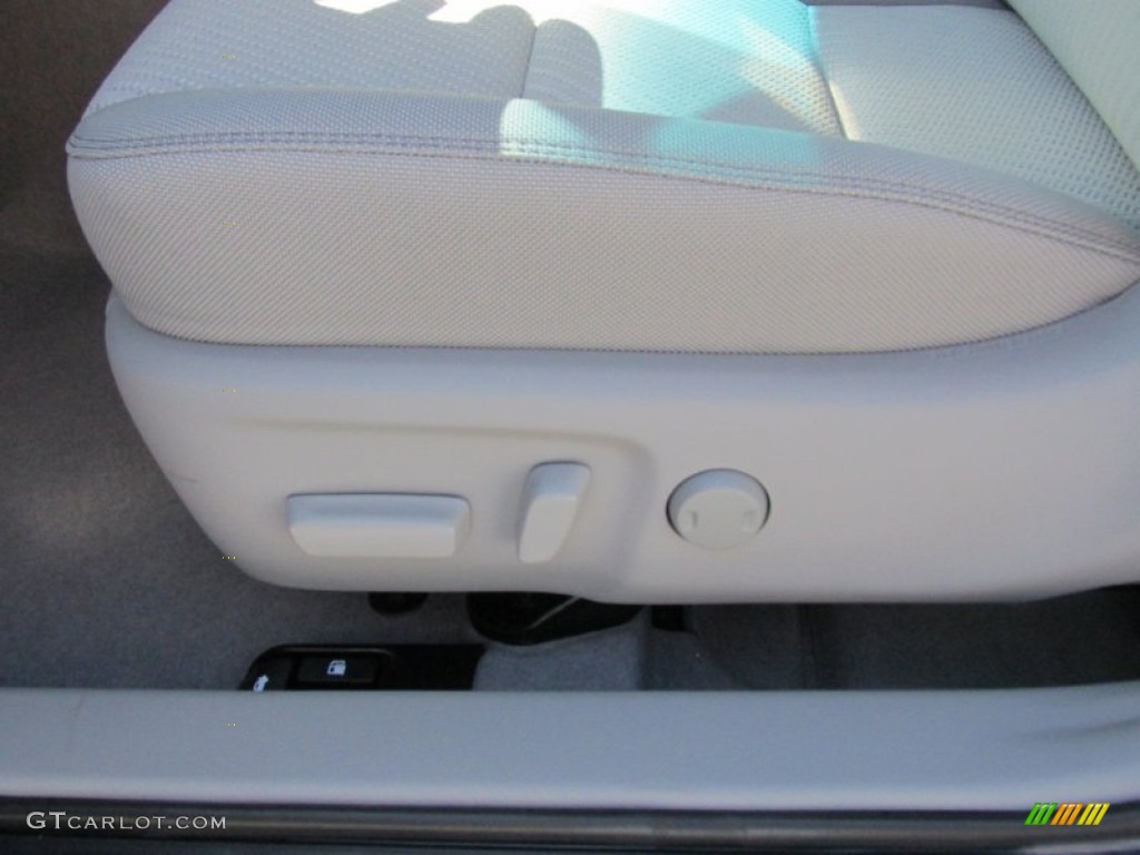 2015 Camry LE - Predawn Gray Mica / Ash photo #22