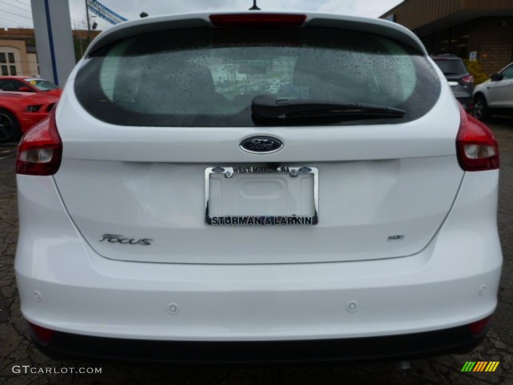2015 Focus SE Hatchback - Oxford White / Charcoal Black photo #3