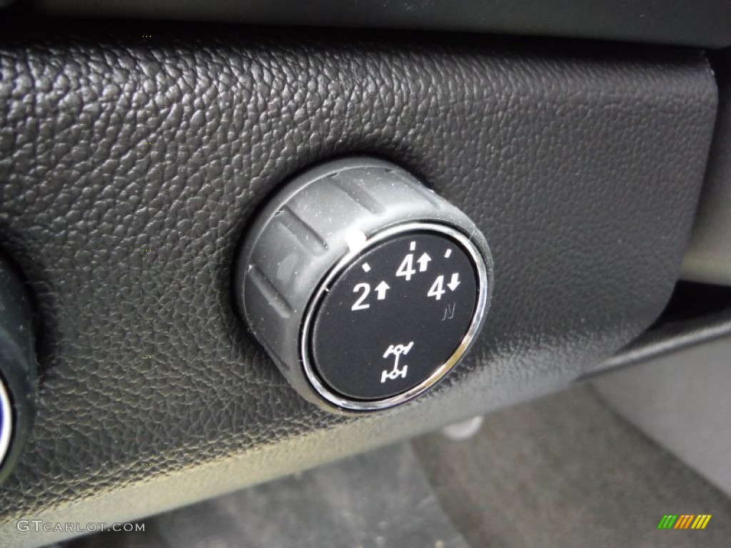 2015 Chevrolet Colorado Z71 Extended Cab 4WD Controls Photo #103573731