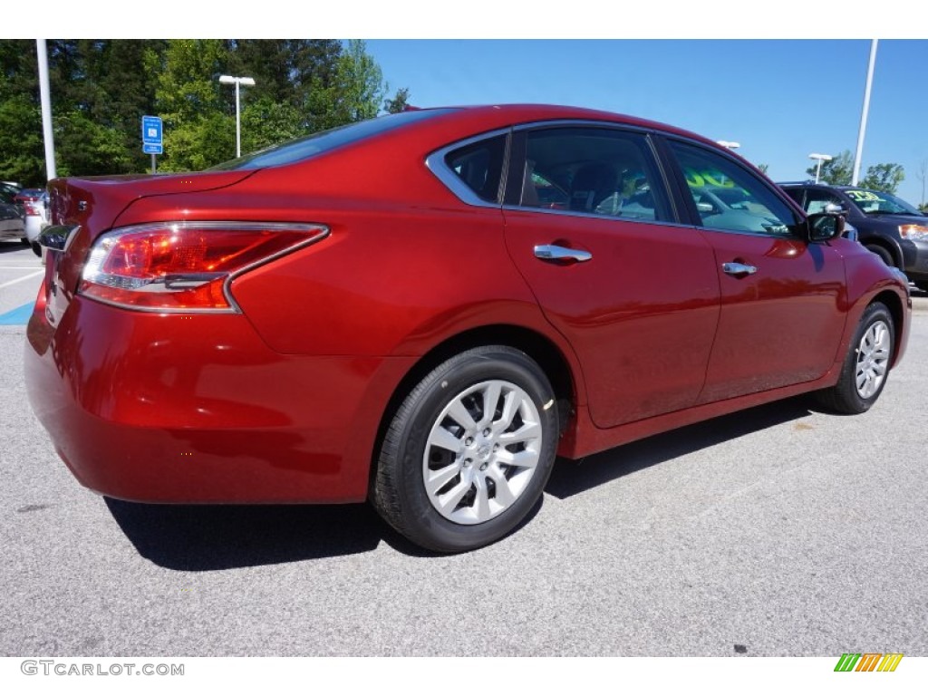 2015 Altima 2.5 S - Cayenne Red / Charcoal photo #5