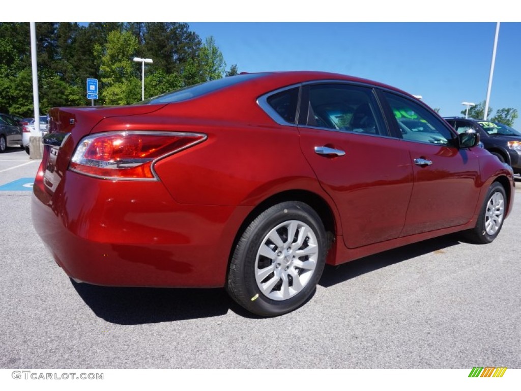 2015 Altima 2.5 S - Cayenne Red / Charcoal photo #5